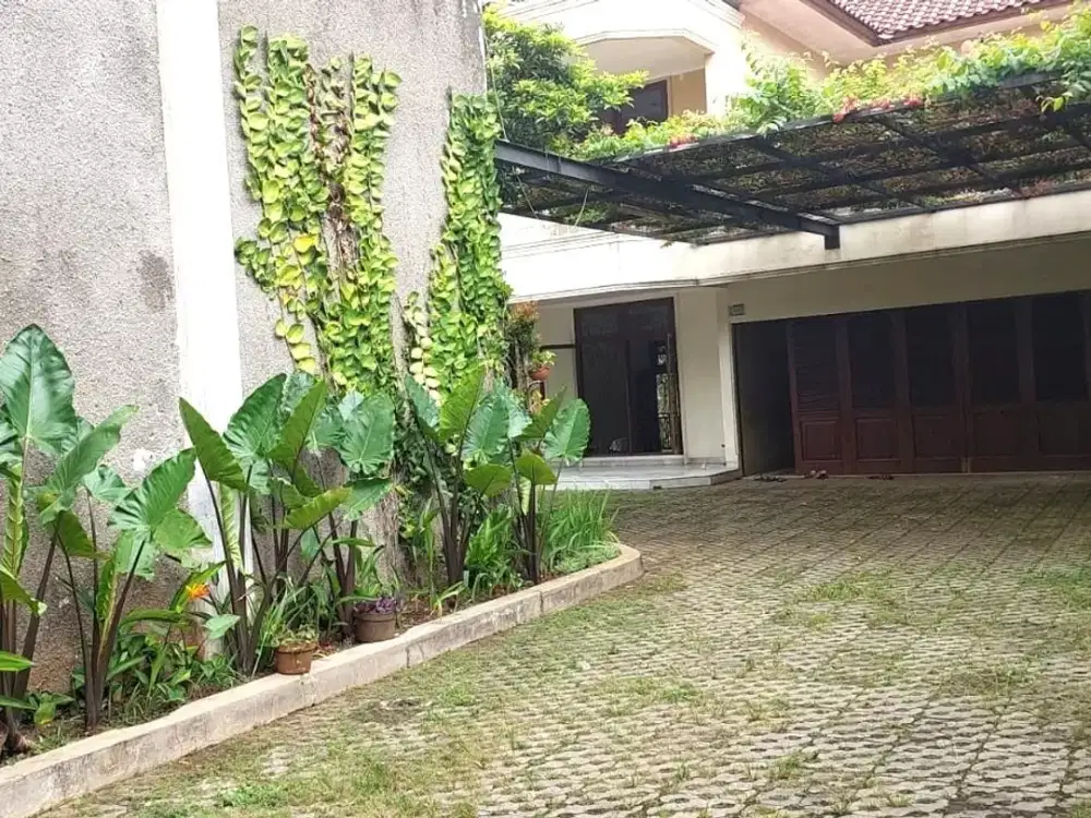 Rumah Luas Untuk Kantor atau Tempat Usaha Lokasi Premium Dharmawangsa Kebayoran Baru