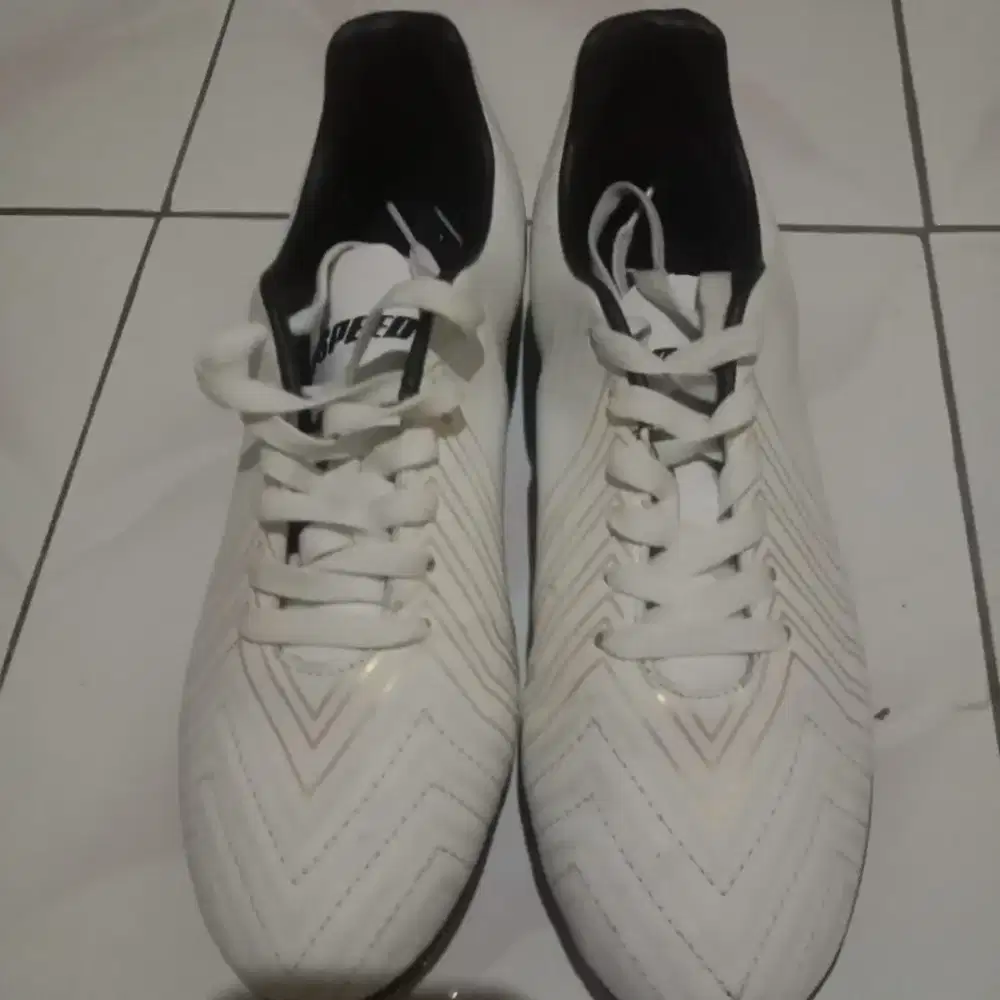 Jual bu cepat sepatu bola/Futsal