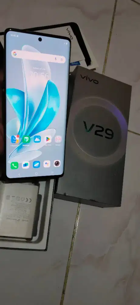 Vivo v29 5G ram 8/256 GB di jamin segel normal mulus 97%