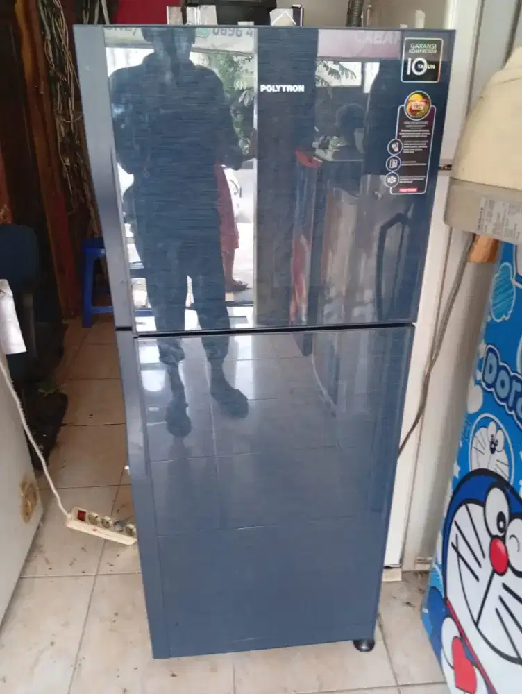 Kulkas bekas 2 pintu Mer Politrin Inverter ory