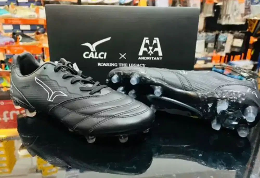 Sepatu Bola Calci x AA Edisi Andritany