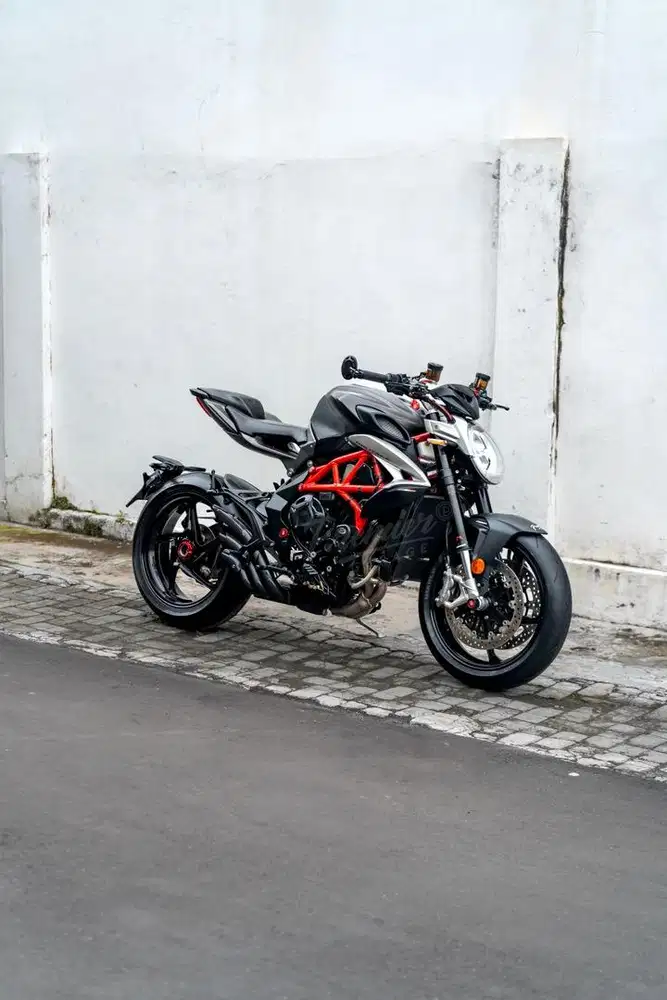 LOW ODO Moge MV Agusta Brutale 800 Th. 2020 (pmk)