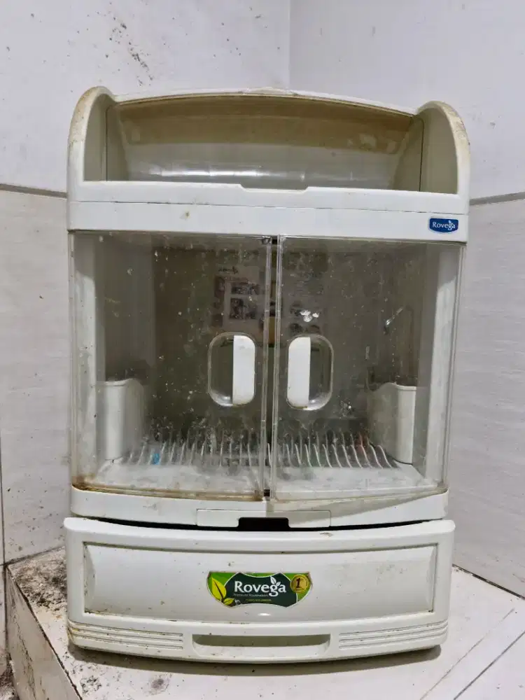 Rovega Rak Piring Plastik Tertutup