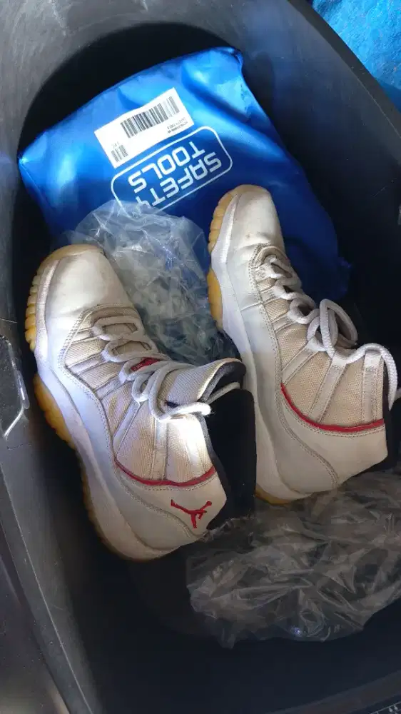 Sepatu basket retro 11