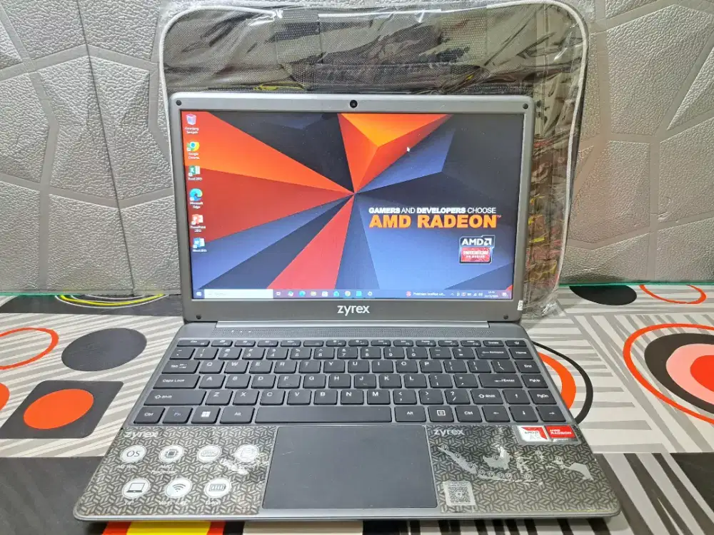 Jual BU laptop zyrex AMD A9 dual vga ram 4 gb ssd 128 gb siap pakai