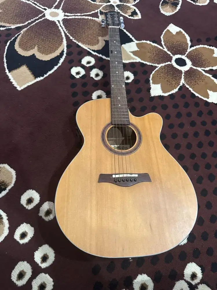 Dijual gitar akustik merk camwood