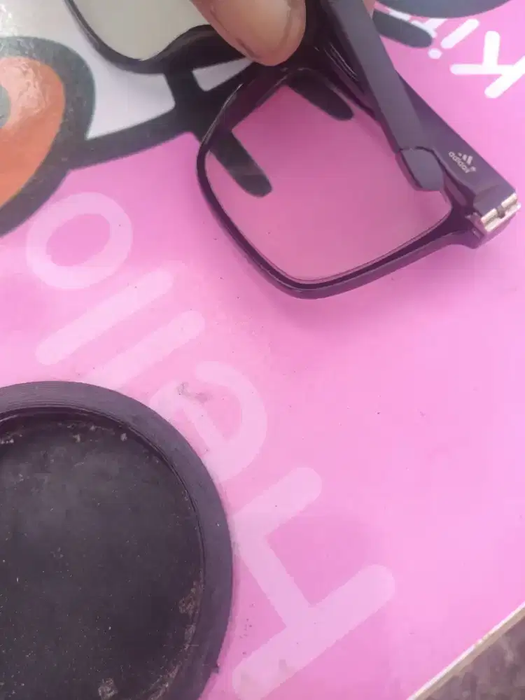 Kacamata mrek Adidas masih seperti baru