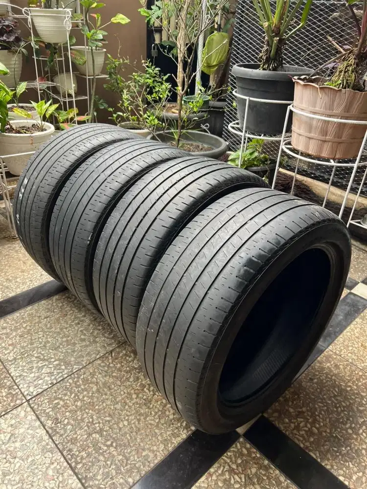 Ban Bridgestone 235/45/18