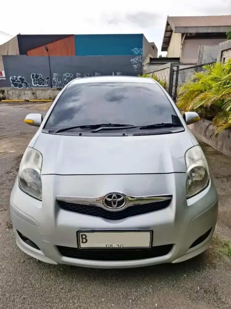 Toyota yaris 2010 E matic silver