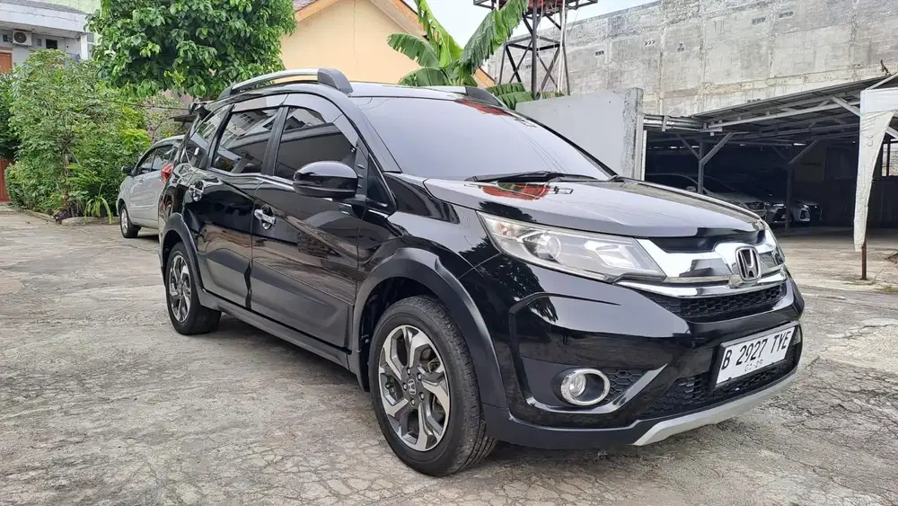 Honda BR-V E Hitam matik terawat siap pakai bergaransi Cash kredit