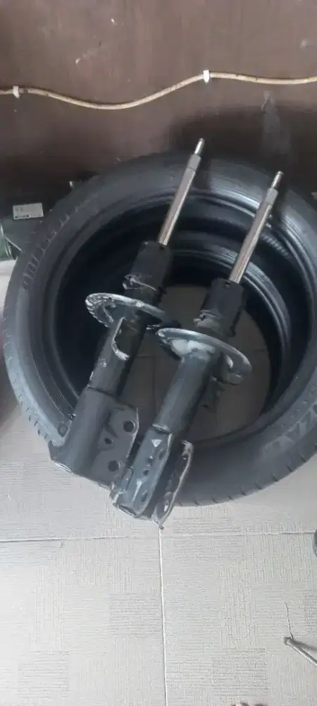 Jual shock breaker sienta + ban R16