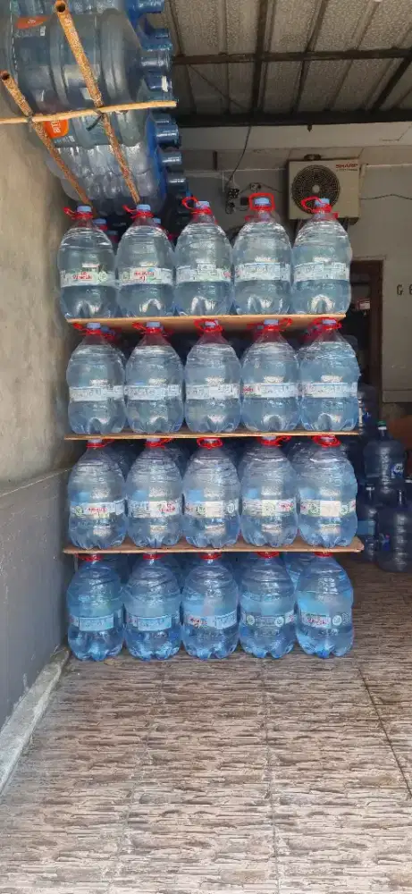 Dibutuhkan kurir pengirim galon air mineral