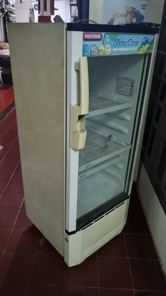 Showcase kulkas polytron 100% normal