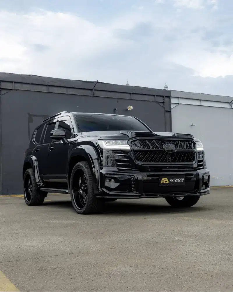 Toyota Land Cruiser 300 VX-R WALD Black Bison Edition 2023