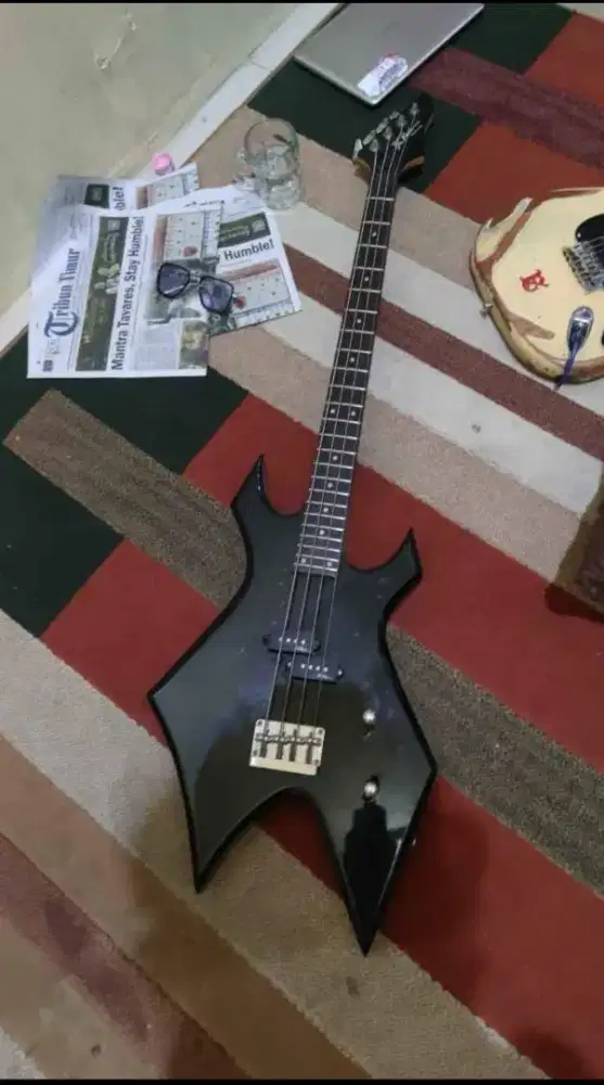 Gitar bass elektrik