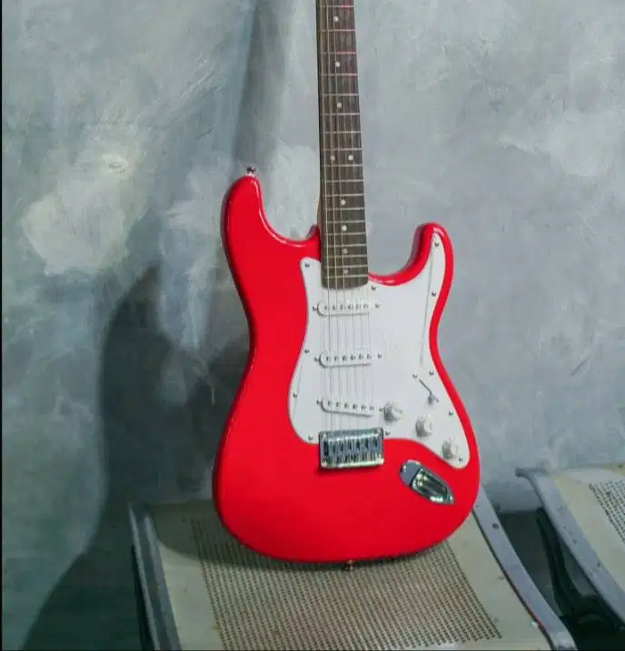Squier Sonic by Fender