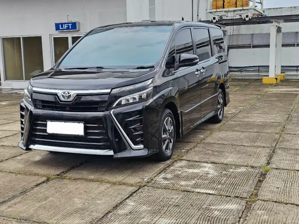 Voxy 2019 Hitam KM 64ribu