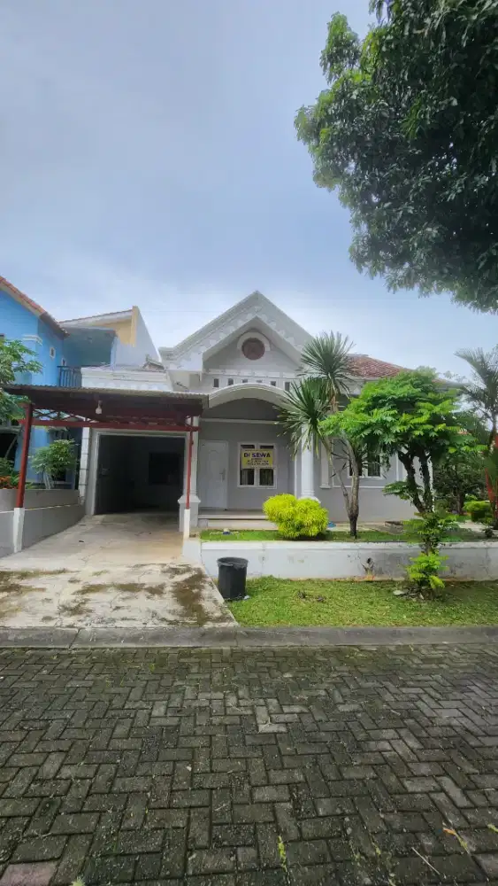 Di sewakan dikontrakkan rumah di graha taman bunga BSB Semarang