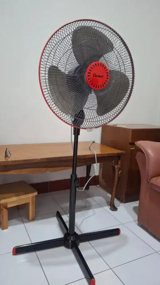 Kipas Angin Berdiri Cosmos 16'