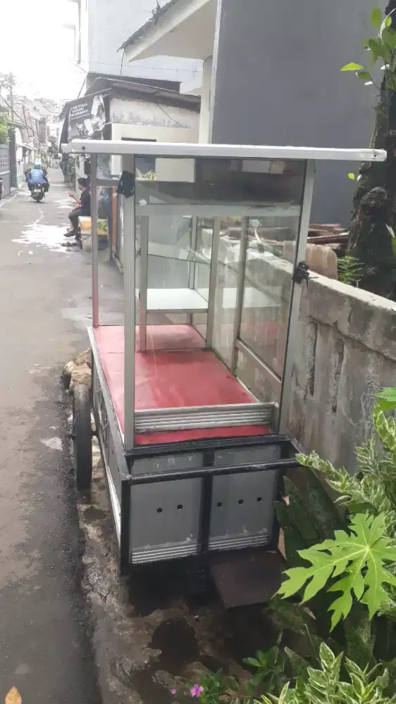 Jual gerobak dagang masih mulus layak pakai lokasi ragunan Jaksel.