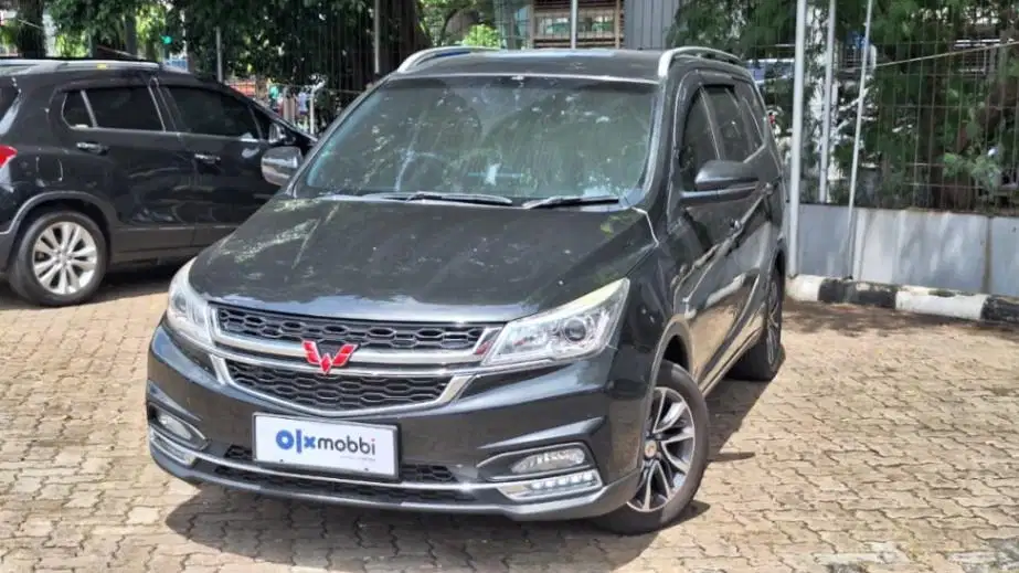 DP MURAH - Wuling Cortez 1.5 CT Lux Bensin-AT 2019 Hitam