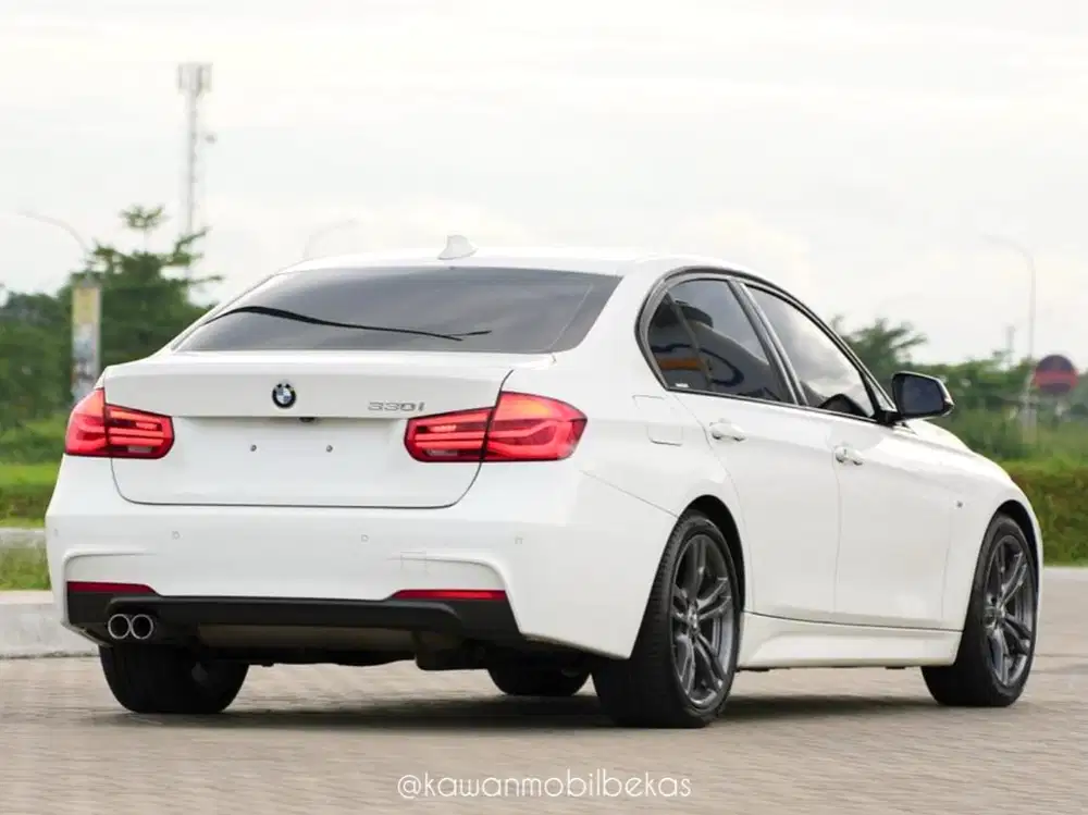 BMW 330i 2018 Bensin