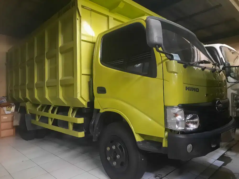Hino dump truk Jumbo Istimewa