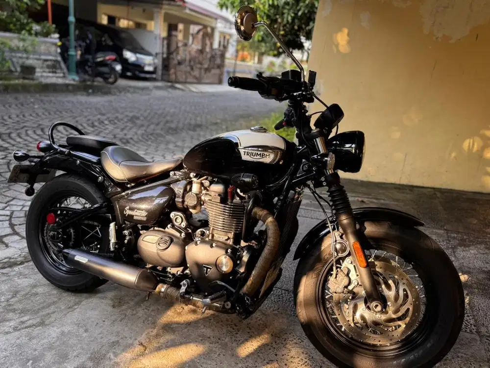 Triumph Bonneville Speedmaster 1200 Gold Line Black Edition