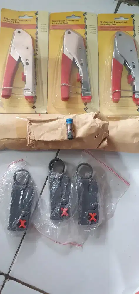 Dijual 1 paket Tang Crimping, Konektor, dan pengupas kabel