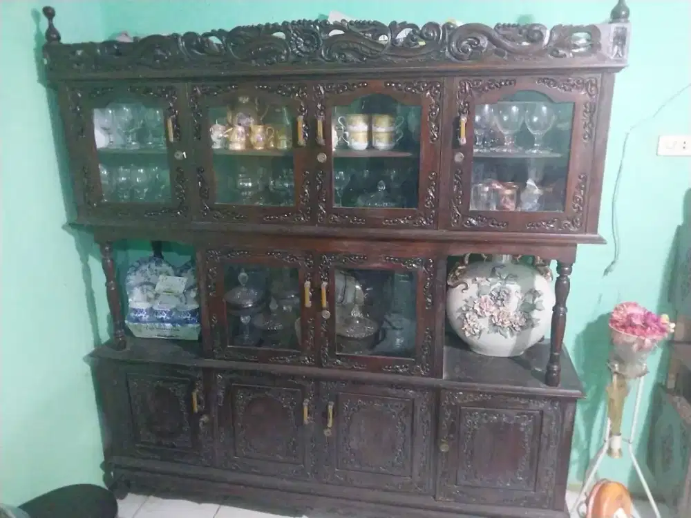 Dijual Lemari Jati Tahun 80an lebar 180 tinggi 198