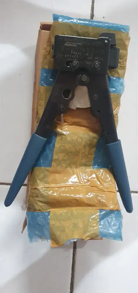 Crimping Tang Tyco AMP Modular Plug RJ45 HAND TOOL 2-231652-0