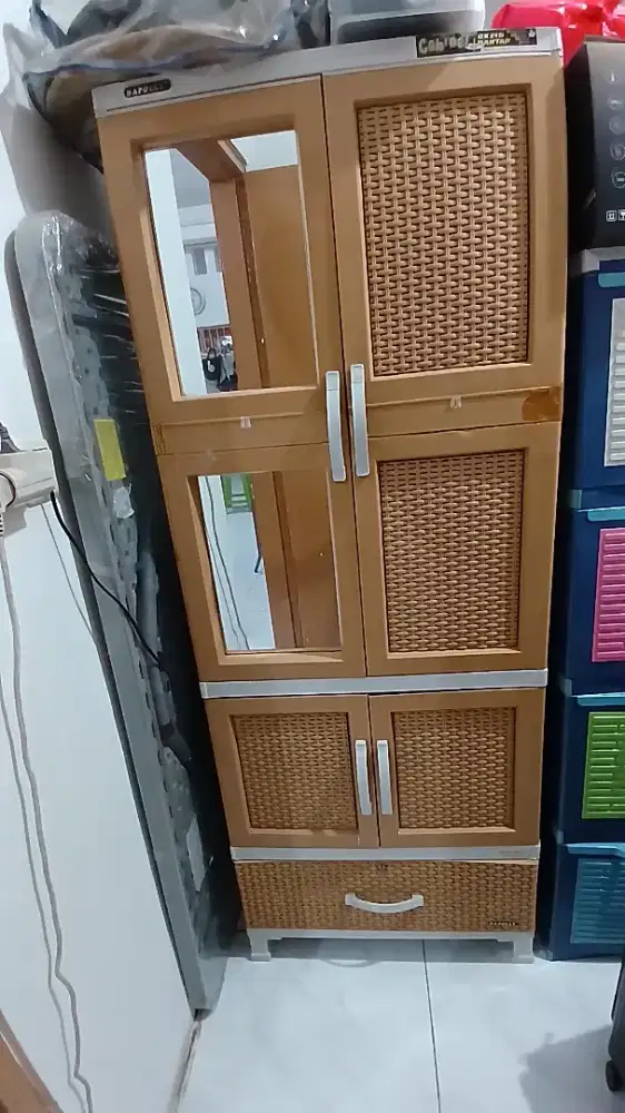 Lemari gantung kaca Napoli