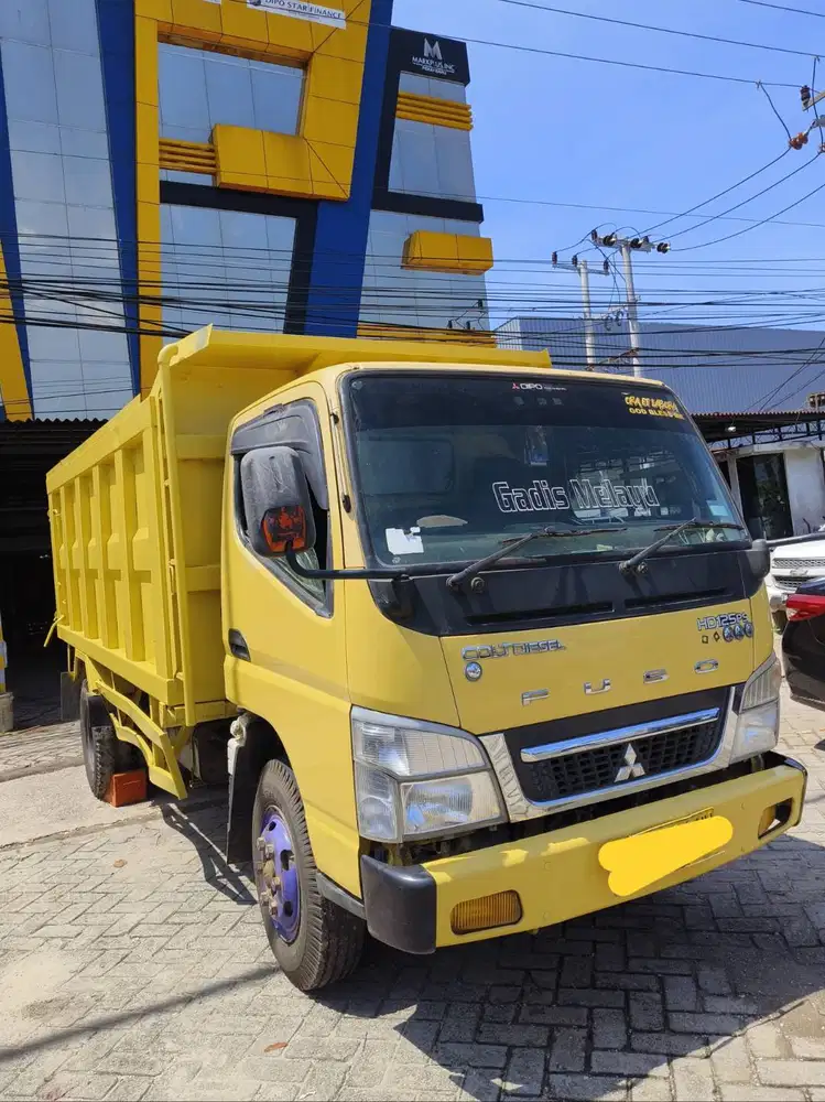Mitsubishi Colt Diesel Dump Truck