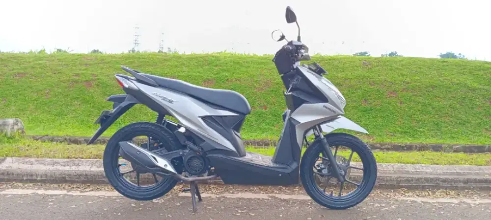 Honda beat deluxe 2021 km rendah