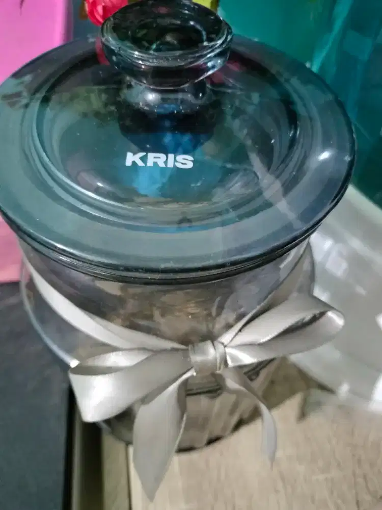 Toples besar kaca merk kris