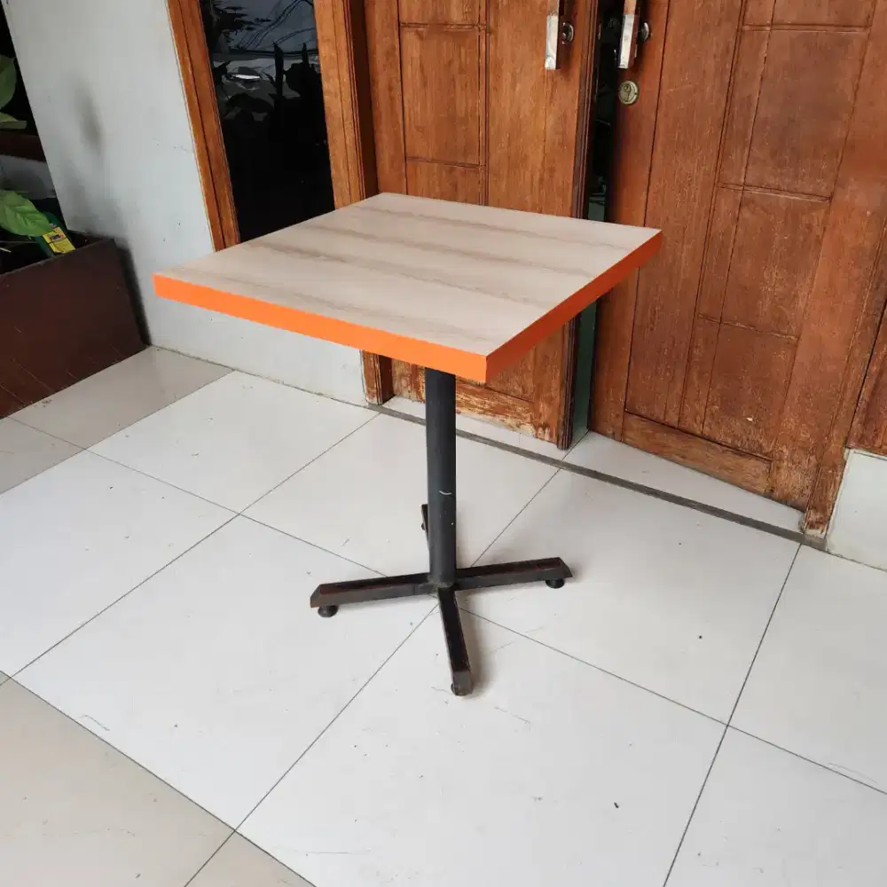 Meja ex Cafe - Meja ex Restaurant M15