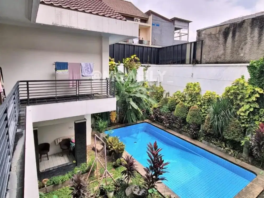 RUMAH AMERICAN CLASSIC KEMANG ADA KOLAM RENAG DEKAT KEMANG RAYA AKSES TOL SIMATUPANG LINGKUNGAN TENANG