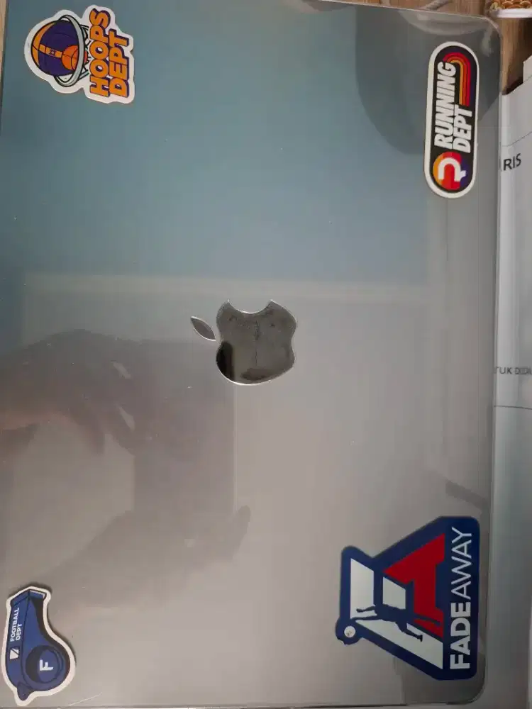 Macbook air M2 8/512 tahun 2024