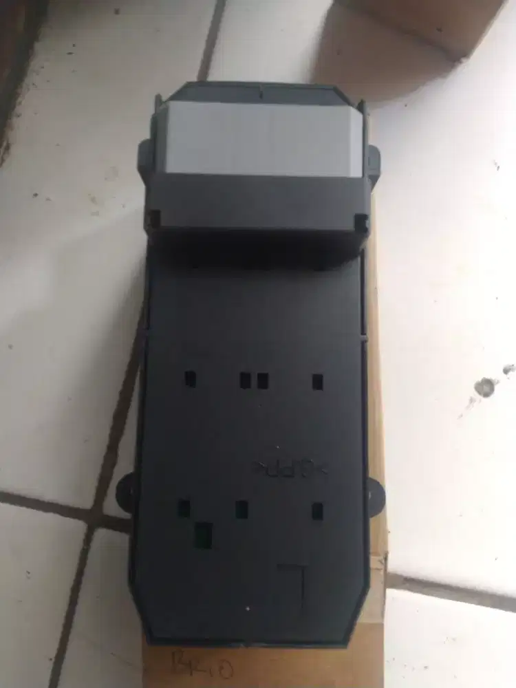 Saklar powerwindow Brio lama