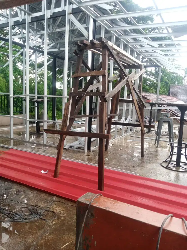 Kuli harian lepas (helper/kenek)