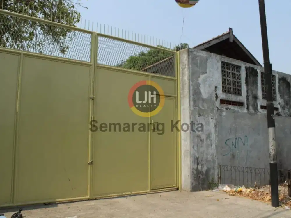 Gudang di jalan raya Kudus - Pati