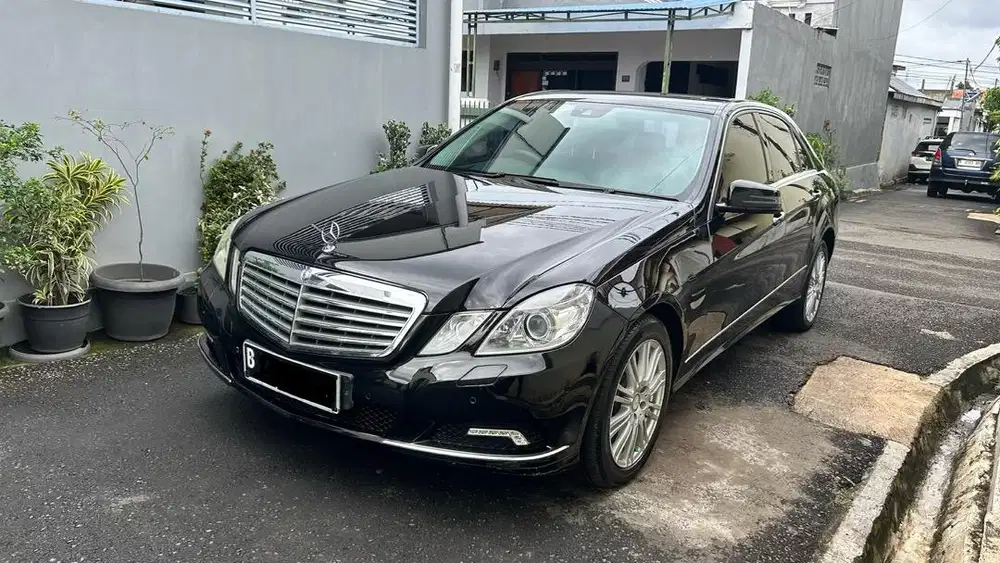 dijual mercy E300 W212 2011