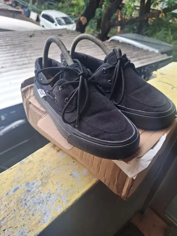 Jual sepatu lokal full black