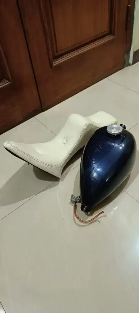 Tangki peanut dan jok king queen chopper Bobber custom