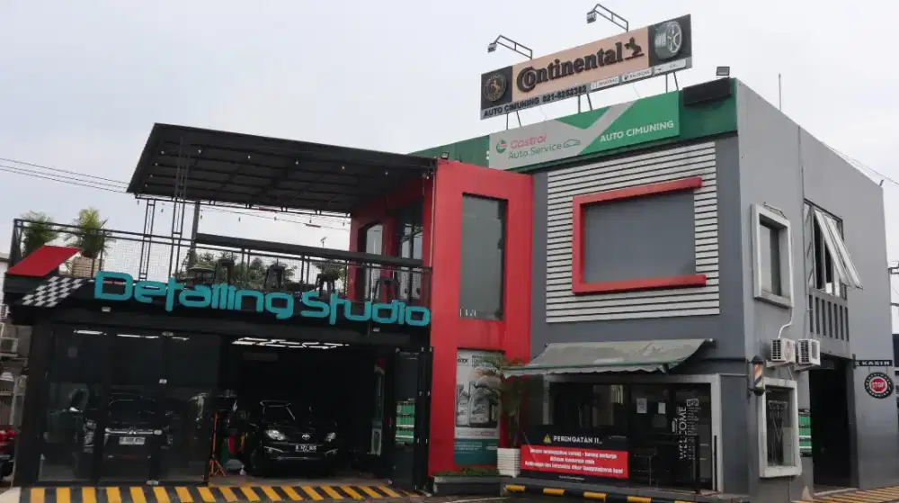 Mekanik mobil senior