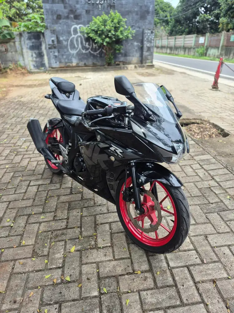 Dijual Suzuki GSX 150R Tahun 2022 surat lengkap