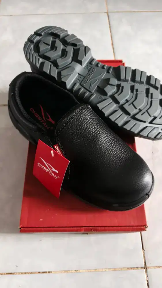Sepatu safety cheetah 7001H