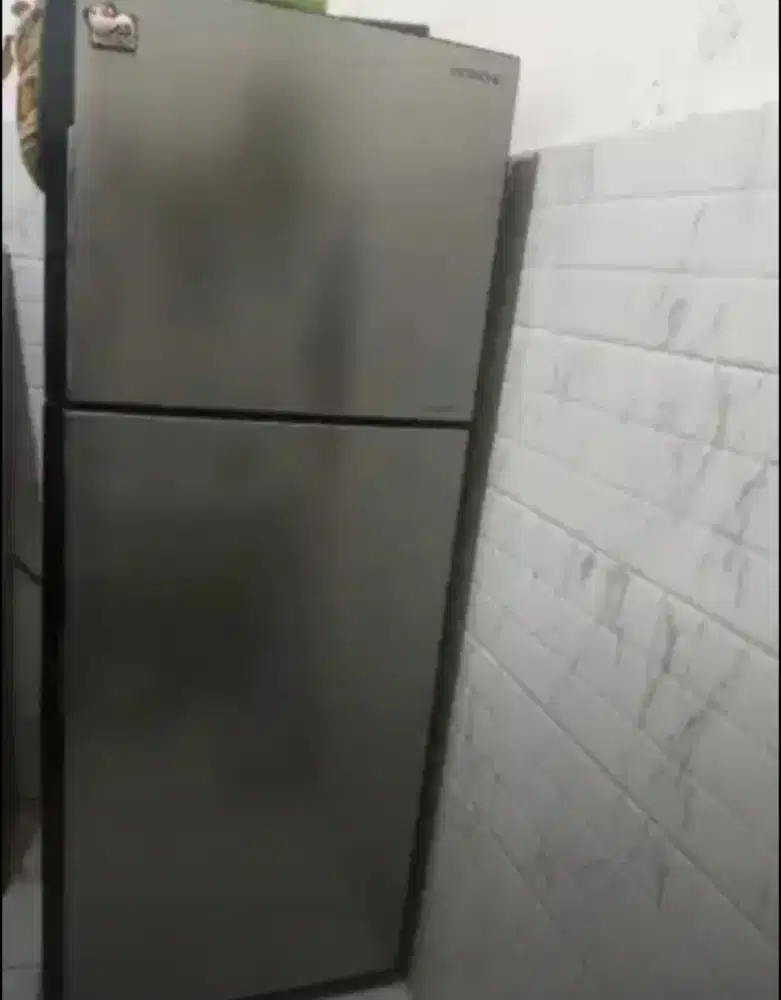 Kulkas merk Hitachi inverter 270Lt