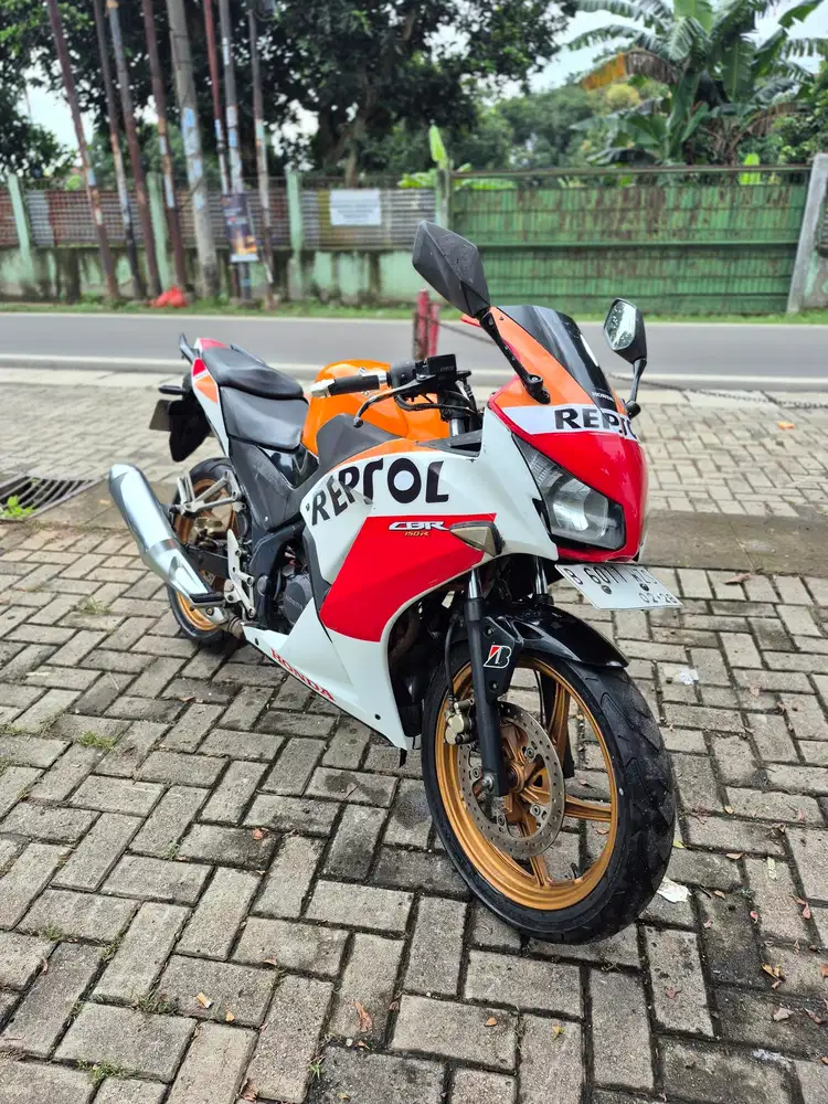 Dijual Honda CBR 150R k45 tahun 2014