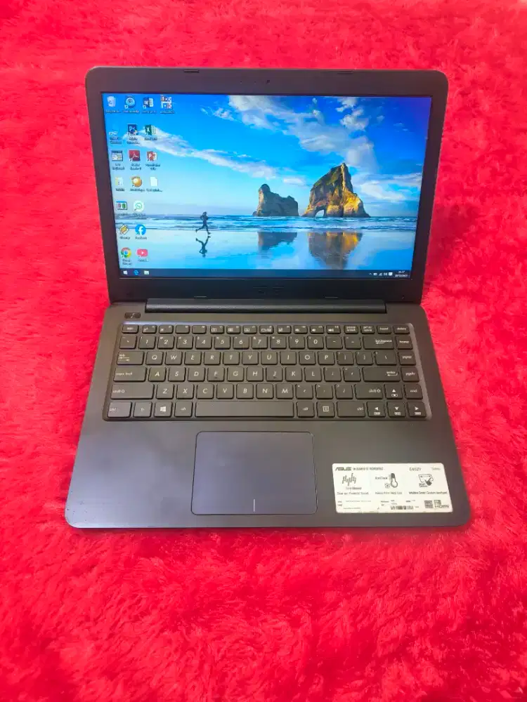 dijual laptop asus vivobook e402y slim,amd e2-7015,ram 4 gb,hdd 500 gb